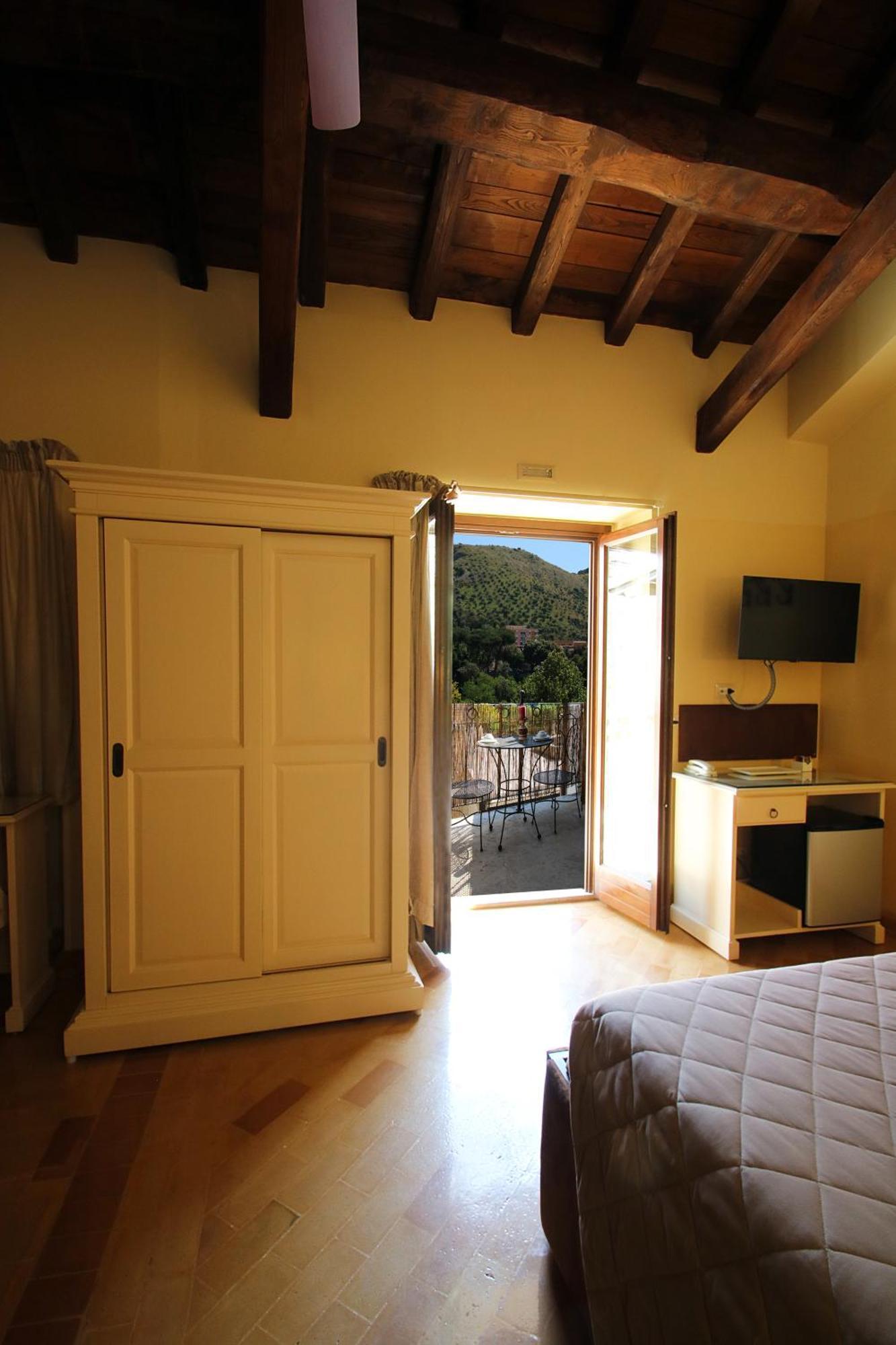 Al Catillo Tivoli Room photo