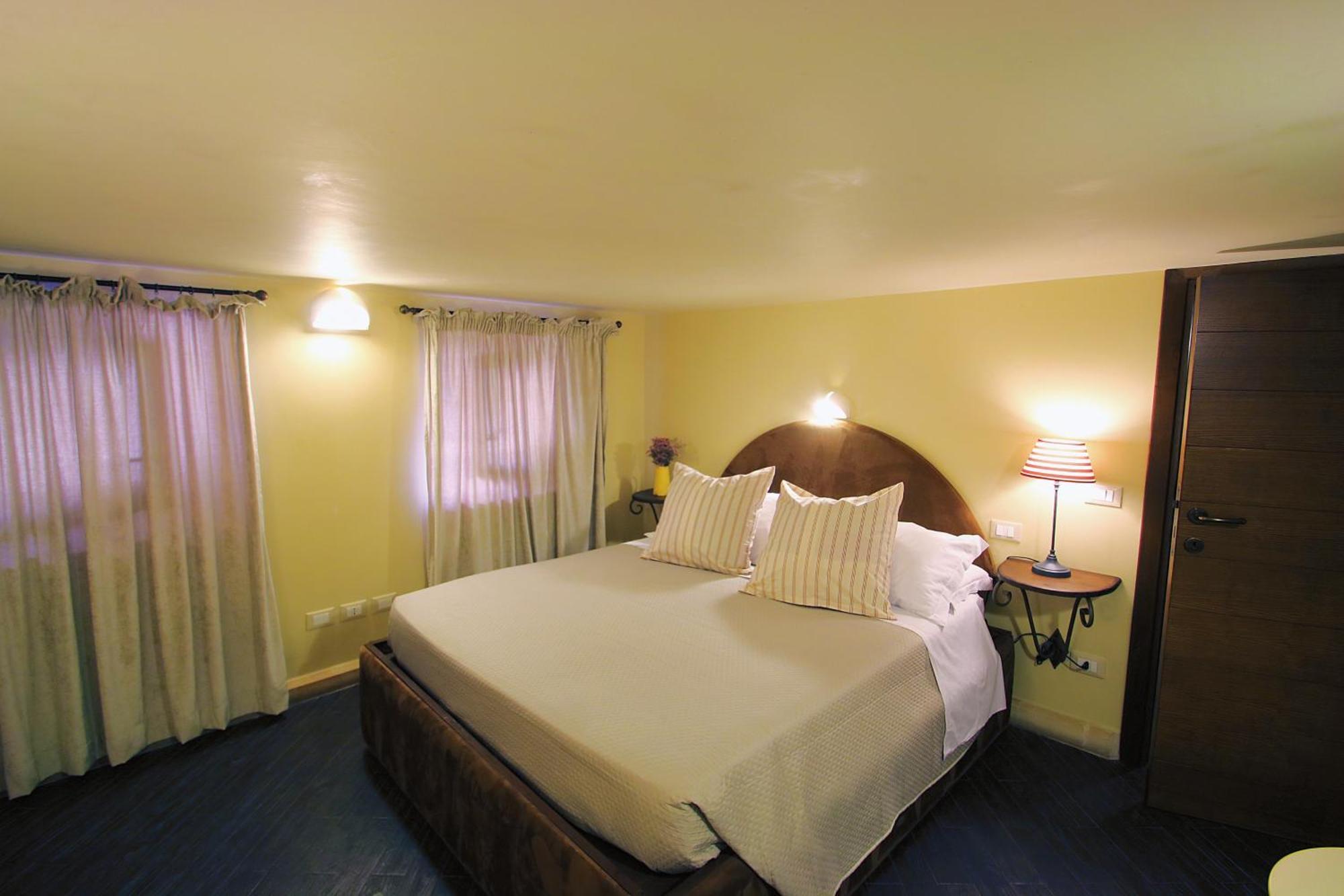 Al Catillo Tivoli Room photo