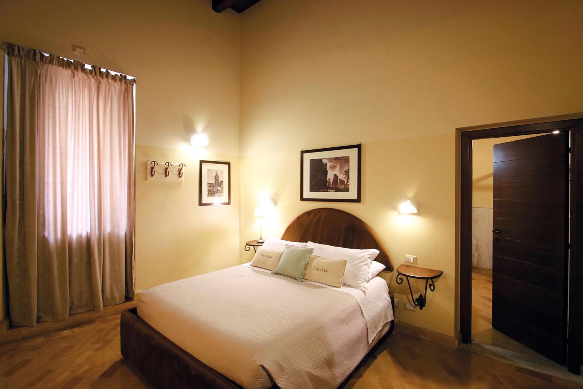 Al Catillo Tivoli Room photo